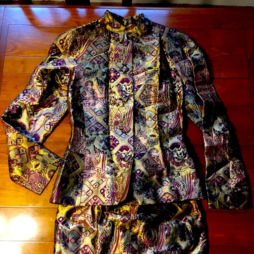 Genny Oro metallic gold suit